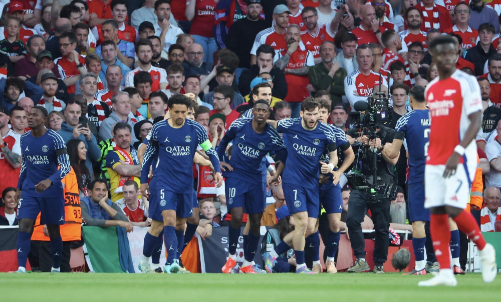 澎湃：管理层想复刻郭士强案例恐有偏差，邵佳一应提升抗压能力（澎湃：管理层复刻郭士强模式或有误判，邵佳一需增强抗压能力）