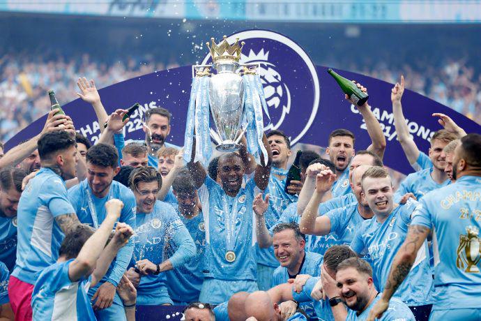 斯内德：穆帅对我而言就像父亲，贝尼特斯来国米的时机不对（斯内德：穆里尼奥如父亲般存在，贝尼特斯执教国米时机不合适）