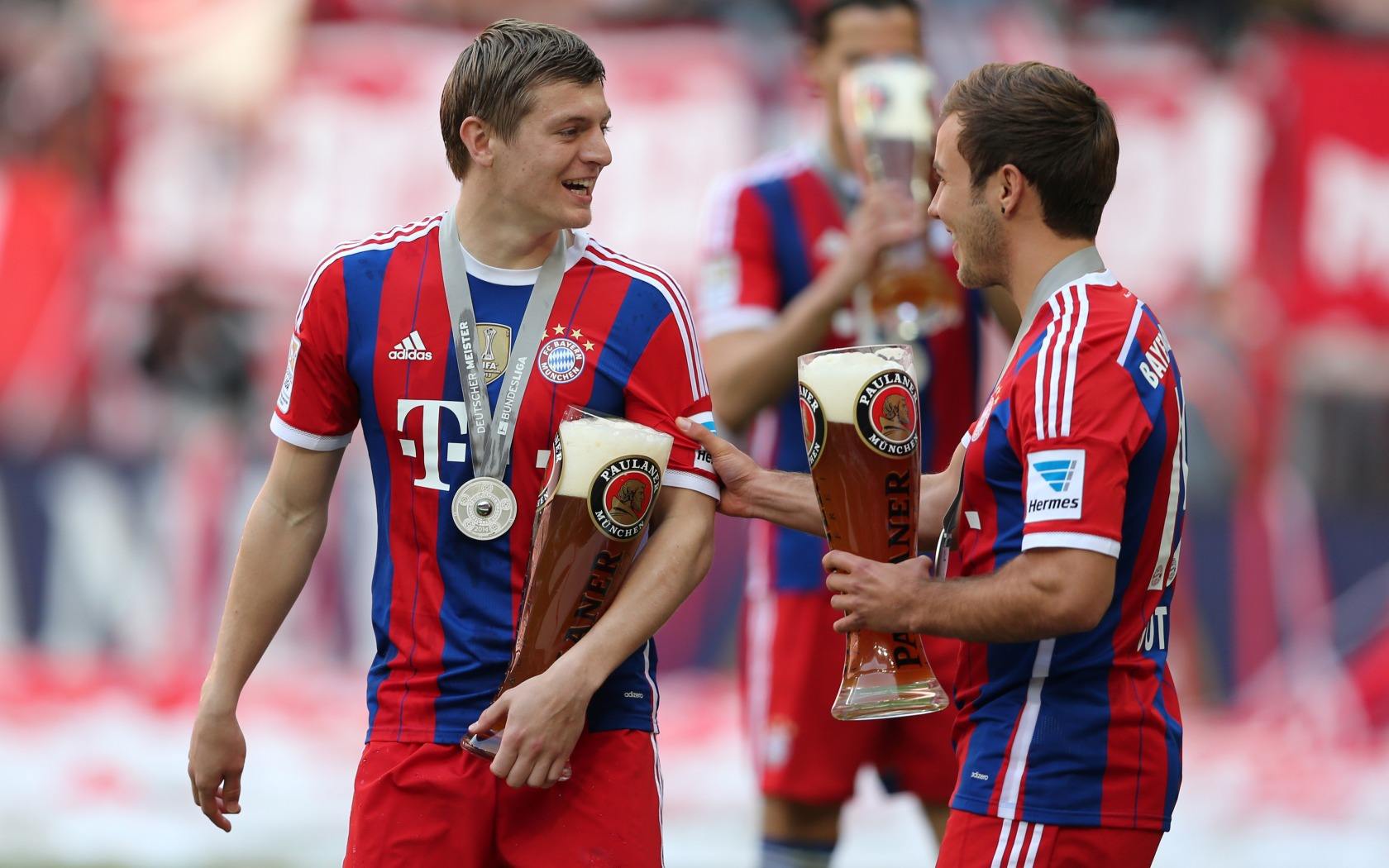 志愿者们用耐心细致的陪伴、温暖有力的援手，为参赛运动员提供全方位保障（志愿者以细致陪伴与温暖援助，为参赛运动员保驾护航）