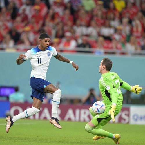 上海男篮39分大胜！新赛季开门红，弗格首秀10分，怀特塞德11分（上海男篮39分狂胜迎新季开门红，弗格首秀拿10分，怀特塞德贡献11分）