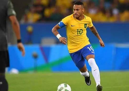 驳斥转会传闻，贡多齐：我专注于当下，想帮拉齐奥赢下更多球（贡多齐否认转会传闻：专注当下，只想助拉齐奥赢得更多胜利）