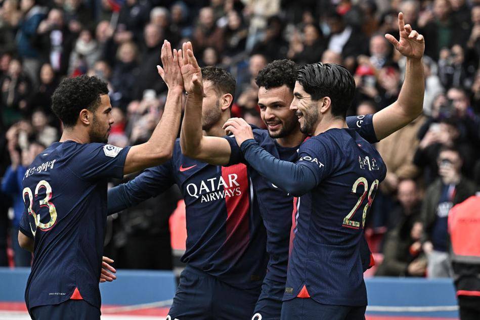 英超前瞻：狼队开局14轮不胜沦为鱼腩，曼联冲击欧战区（英超前瞻：狼队开季14轮未开胡成送分童子，曼联力争跻身欧战区）