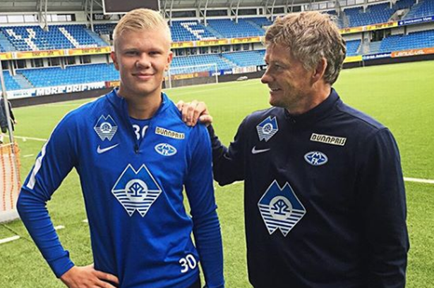 哈兰德梅开二度 曼城轻取对手（哈兰德双响，曼城轻松取胜）