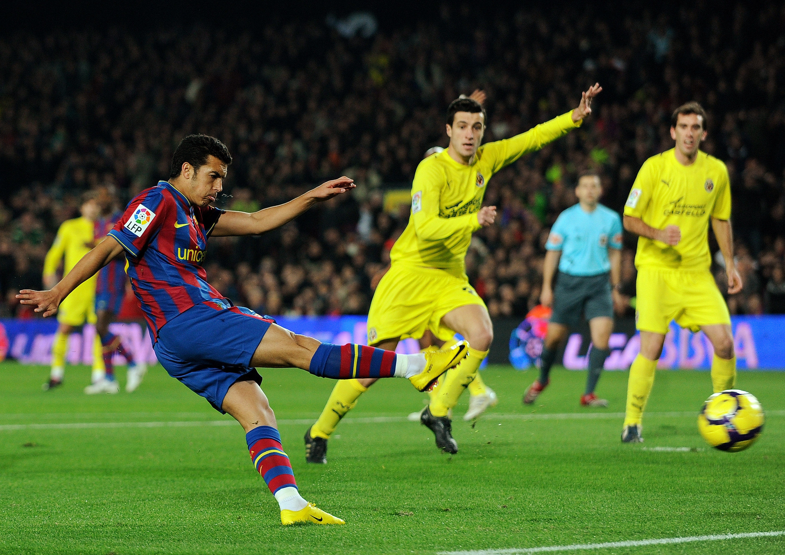 维尼修斯续约陷入僵局：皇马3000万天价要求引发博弈（维尼修斯续约谈判受阻：皇马3000万要价引发拉锯）