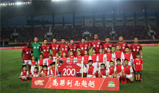 武汉盛帆黄鹤女篮斩获三连胜，队长王佳琦砍下本赛季首个“三双”（武汉盛帆黄鹤女篮豪取三连胜，队长王佳琦收获赛季首个三双）