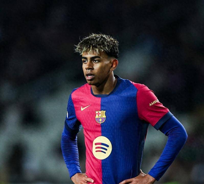 利物浦球员国家队战报：罗伯逊90场里程碑率队进军世界杯（利物浦国脚战报：罗伯逊第90次出场达成里程碑，率苏格兰直通世界杯）