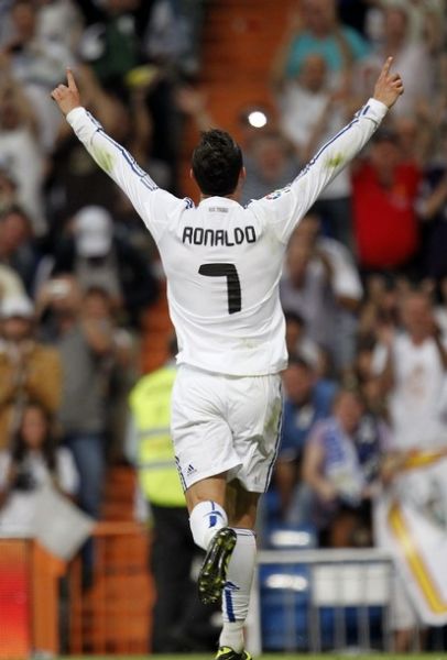 亚冠生死战！布里兰主场绞杀江原FC，8球神锋破局（亚冠生死局！布里兰主场强压江原FC，8球锋霸打破僵局）