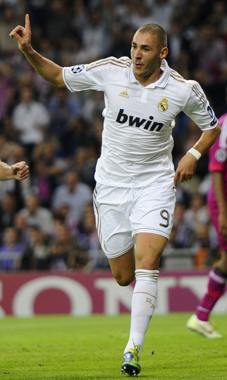 2-1,21岁英格兰新星绝杀,42岁德罗西率队胜乌迪内斯,迎意甲2连胜（21岁英格兰新星绝杀，42岁德罗西率队2-1击退乌迪内斯，意甲两连胜到手）