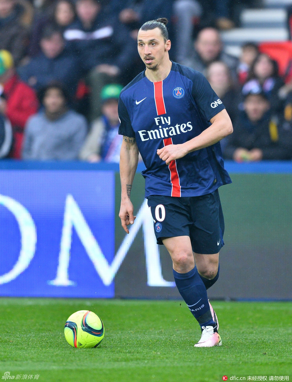 篮球NBA球员合约更新信息公开（NBA球员合同最新动态公布）