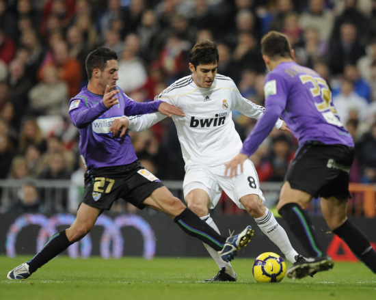 周深刘宇宁开启区间测步模式，最萌身高差引热议（周深与刘宇宁上演“区间测步”，反差萌身高差引发热议）