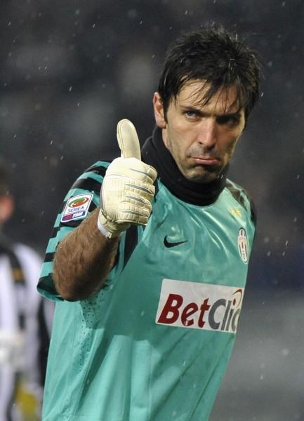 那不勒斯再遭打击！拉赫马尼、霍伊伦本轮联赛双双受伤离场（那不勒斯雪上加霜：拉赫马尼与霍伊伦本轮联赛接连伤退）