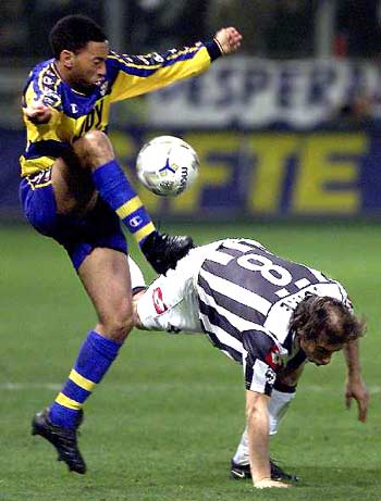 进球制胜！官方：南野拓实当选摩纳哥1-0巴黎最佳球员（南野拓实凭制胜球当选摩纳哥1-0巴黎全场最佳）