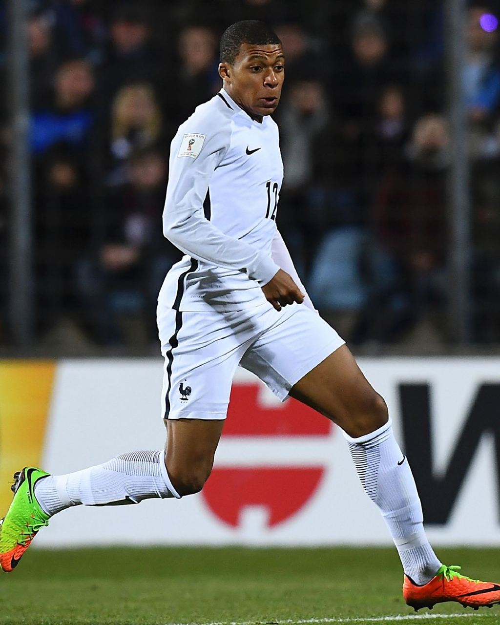 阿斯：费内巴切已与莱万初步接触，提供的一年半合同报价被拒（阿斯报称：费内巴切已与莱万开启接触，递交的18个月合约遭拒）